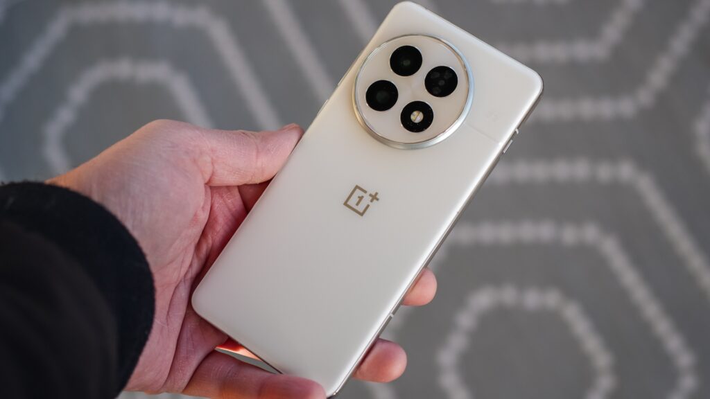 أحدث هاتف OnePlus 13 – المميزات، العيوب والسعر في 2025